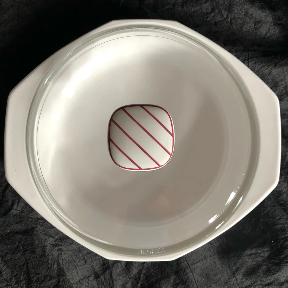 Mikasa Fire & Ice Strawberries Covered Casserole 3/4 Quart Dish